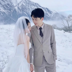 收听李小凯的小凯～定制（突然好心酸）伴奏 (伴奏)歌词歌曲