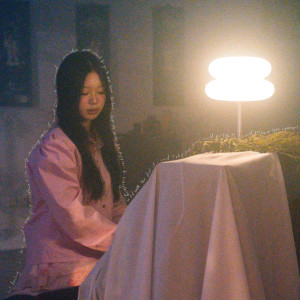 ดาวน์โหลดและฟังเพลง Love me again พร้อมเนื้อเพลงจาก Regina Song