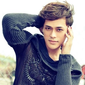 Listen to LK Chân Tình - Trái Tim Bên Lề song with lyrics from Phan Ngọc Luân