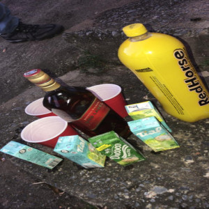 ดาวน์โหลดและฟังเพลง Plantão พร้อมเนื้อเพลงจาก ALCASH