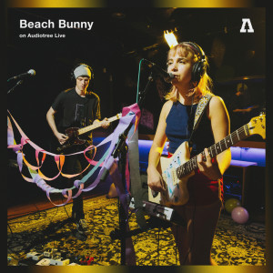 收聽Beach Bunny的Prom Queen (Audiotree Live Version)歌詞歌曲