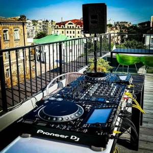 ดาวน์โหลดและฟังเพลง DJ DAILAMO (Explicit) พร้อมเนื้อเพลงจาก DJ RANDY RMX
