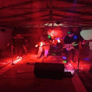 Listen to Capullo (Mundo Ensayo) (En Vivo) song with lyrics from G.S PUnk