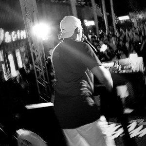 Dengarkan Elas Gostam Que Empurra, Desce Um Pouquinho Aí Série Gold (Explicit) lagu dari DJ CH O FAIXA dengan lirik