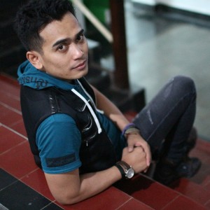 Listen to Tinggalkan Aku song with lyrics from Driant Carter