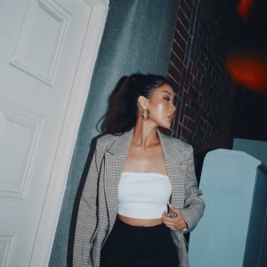 Dengarkan Guilty lagu dari Abbey dengan lirik