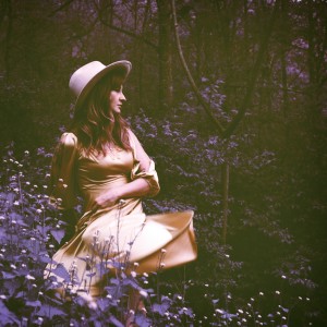 ดาวน์โหลดและฟังเพลง Weekender พร้อมเนื้อเพลงจาก Margo Price
