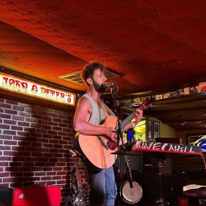 ดาวน์โหลดและฟังเพลง P.O.S. (feat. Keith Kenny) (Live|Explicit) พร้อมเนื้อเพลงจาก Dave Cahill