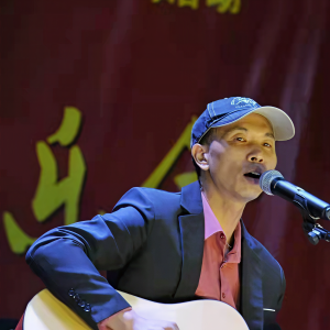 Listen to 马踏飞燕（流行版） (完整版) song with lyrics from 南竹