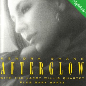 ดาวน์โหลดและฟังเพลง Paris Bossa พร้อมเนื้อเพลงจาก Kendra Shank