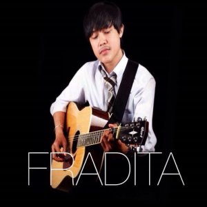 ดาวน์โหลดและฟังเพลง Diam Bukan Berarti Acuh พร้อมเนื้อเพลงจาก Fradita