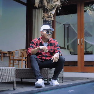 Dengarkan Cendol Dawet lagu dari Yan Melow dengan lirik