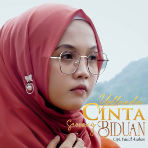 Listen to Cinta Seorang Biduan song with lyrics from Yollanda