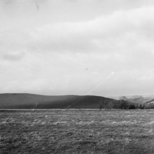 Dengarkan mountain shaped shadows lagu dari The Field Tapes dengan lirik