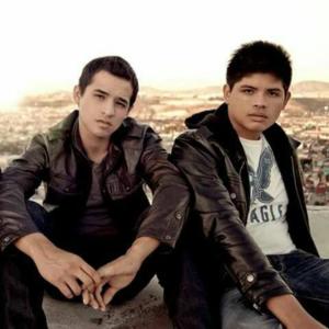 Listen to Si Fueras Tu (Album Version) song with lyrics from Skala Tres