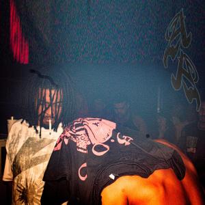 收聽Gondor的LÁGRIMAS (feat. yngdodi) (Explicit)歌詞歌曲