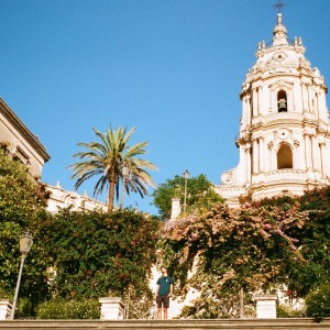 ดาวน์โหลดและฟังเพลง Enna พร้อมเนื้อเพลงจาก Ben Cipolla