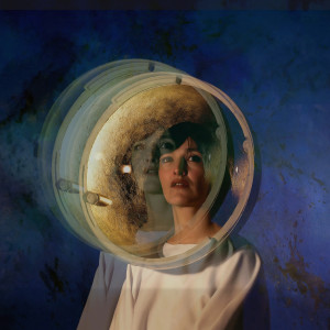 ดาวน์โหลดและฟังเพลง Alentour de lune (Pierre Vassiliu Cover) พร้อมเนื้อเพลงจาก La Féline