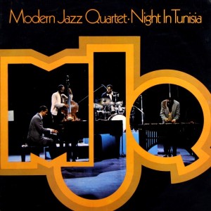 ดาวน์โหลดและฟังเพลง Night In Tunisia พร้อมเนื้อเพลงจาก The Modern Jazz Quartet