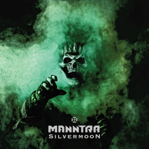 Dengarkan lagu Silvermoon nyanyian Manntra dengan lirik