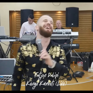 Dengarkan lagu Kenge Kurbeti (Live) nyanyian Fatjon Dalipi dengan lirik