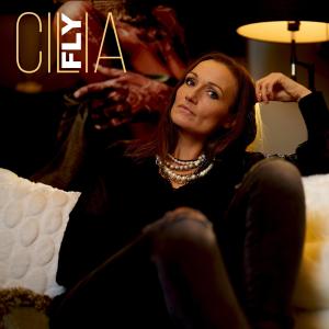 ดาวน์โหลดและฟังเพลง Fly พร้อมเนื้อเพลงจาก Cilia