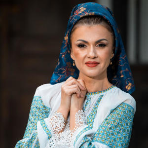 收聽Andreea Voica的Frunză verde cucuruz歌詞歌曲