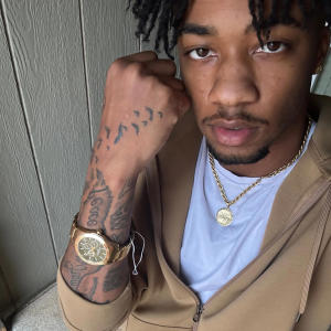 收聽Kemariunn的TrustNone (feat. Kv & GabirelJay) (Explicit)歌詞歌曲