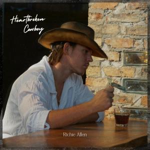 Dengarkan lagu Heartbroken Cowboy nyanyian Richie Allen dengan lirik