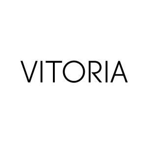 Dengarkan lagu Vitoria nyanyian LILAC dengan lirik
