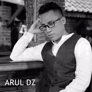 Dengarkan lagu Sama Sama Luka nyanyian Arul Dz dengan lirik