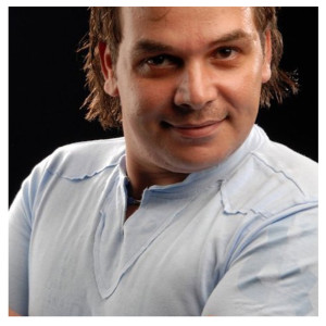 Listen to الرجولة song with lyrics from ياسر رماح