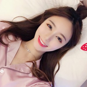 Listen to 被遗忘的孤鸟在迷途的中央 (深情版) song with lyrics from 叶景秋