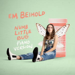ดาวน์โหลดและฟังเพลง Numb Little Bug (Piano Version) พร้อมเนื้อเพลงจาก Em Beihold