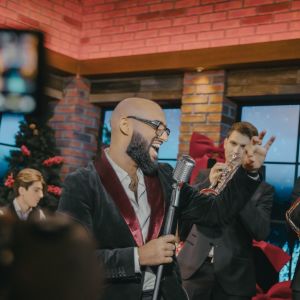 Listen to Medtem ko sneži song with lyrics from Tilen Lotrič