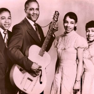 ดาวน์โหลดและฟังเพลง On My Way to Heaven พร้อมเนื้อเพลงจาก The Staple Singers