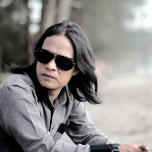 ดาวน์โหลดและฟังเพลง Senja Menangis พร้อมเนื้อเพลงจาก Febian