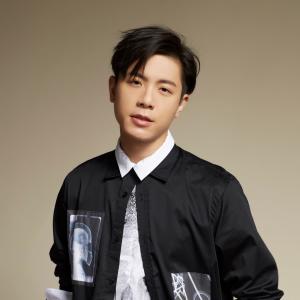 收听韦礼安的爱如空气-电视剧"复合大师"插曲歌词歌曲