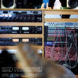 收聽Mad Passenger的Bodysnatchers (Radiohead Cover)歌詞歌曲