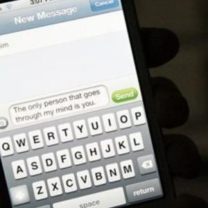 收聽ViN0的eres tú (feat. coldspades & victxrw)歌詞歌曲