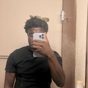 Yung quez的專輯pain (feat. B.J. & Verskii) [Explicit]