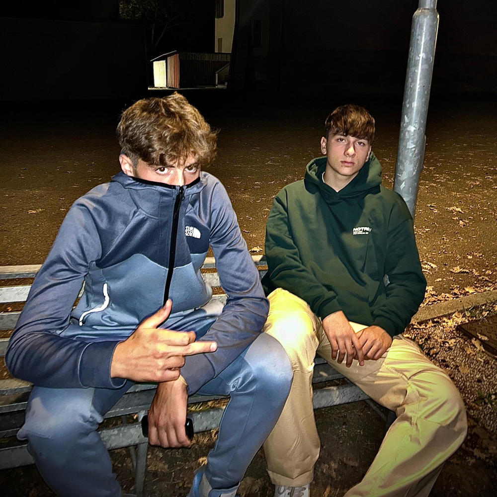 17 ANNI (Explicit)