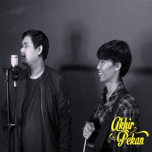 Listen to Disampingku song with lyrics from Akhir Pekan