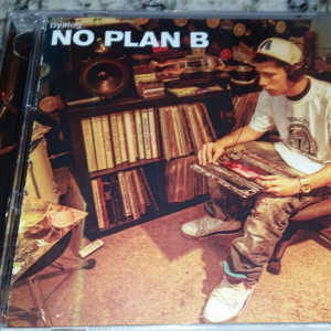 ดาวน์โหลดและฟังเพลง No Plan B พร้อมเนื้อเพลงจาก Dyalog