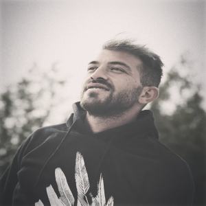 Listen to Deli Dolu song with lyrics from MNO