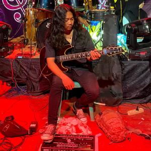 Dengarkan Slowrock lagu dari Guitarist sugiono dengan lirik