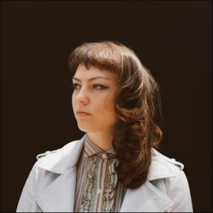 ดาวน์โหลดและฟังเพลง Shut Up Kiss Me พร้อมเนื้อเพลงจาก Angel Olsen