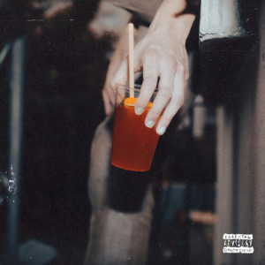 Dengarkan Voglio una vacanza (Explicit) lagu dari Nivra dengan lirik