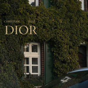 ดาวน์โหลดและฟังเพลง Christian Dior Days พร้อมเนื้อเพลงจาก Knockout