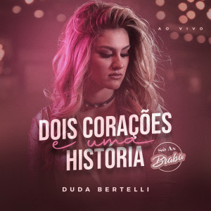 Dengarkan lagu Dois Corações e Uma História (Só As Braba, Ao Vivo) nyanyian Duda Bertelli dengan lirik